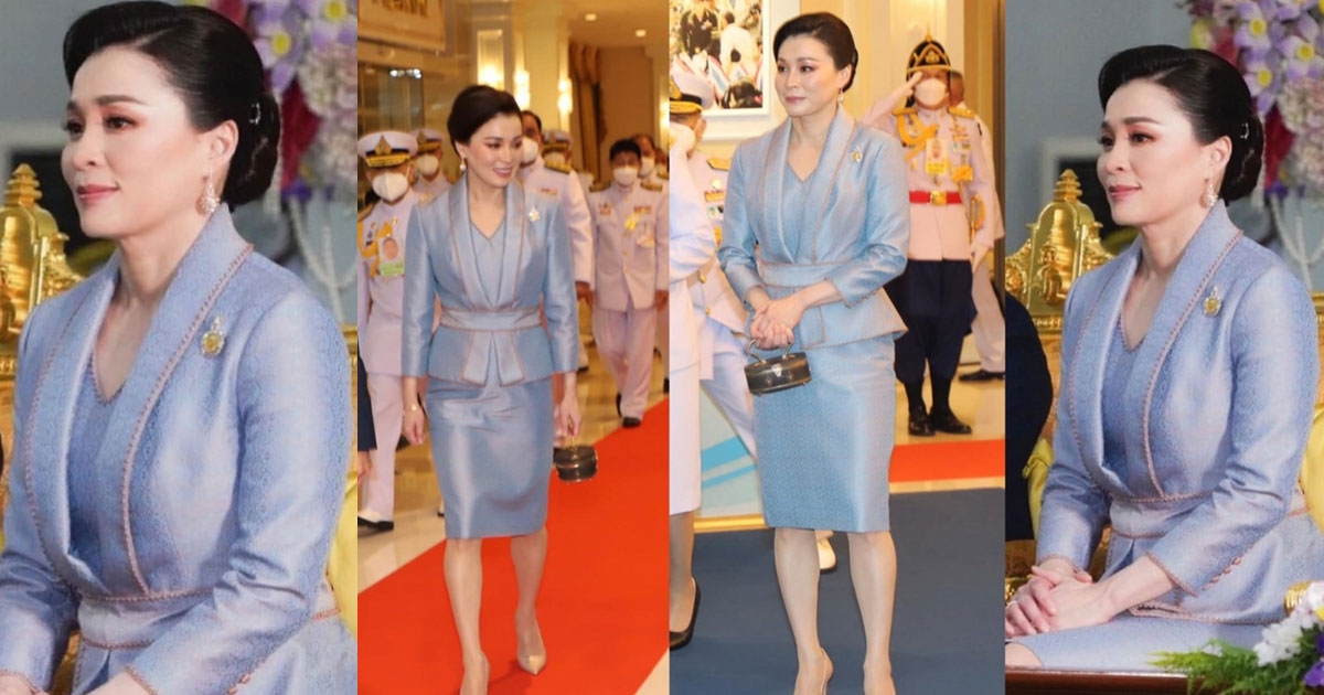 พระสิริโฉมงดงาม พระราชินีทรงฉลองพระองค์ผ้าขิดไหม