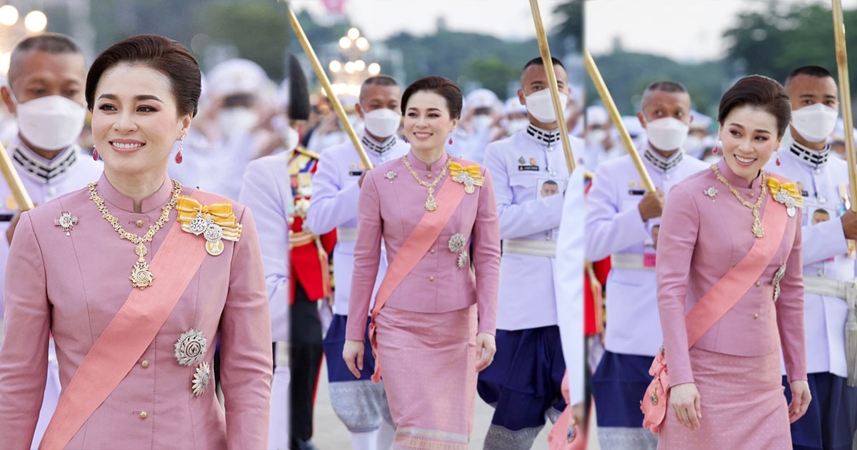 สง่างาม พระราชินีฉลองพระองค์ชุดไทย เสด็จวันปิยมหาราช