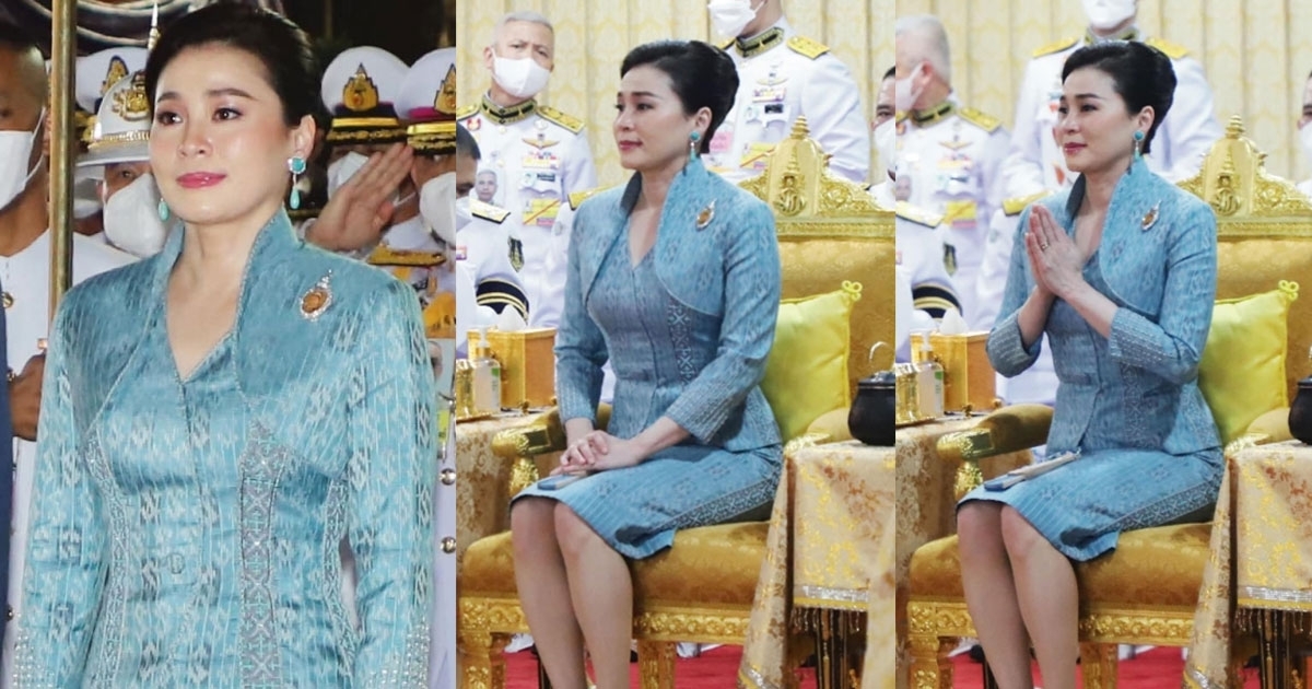 พระราชินีฉลองพระองค์ผ้ากาบบัว ลายขอเจ้าฟ้าสิริวัณณวรีฯ