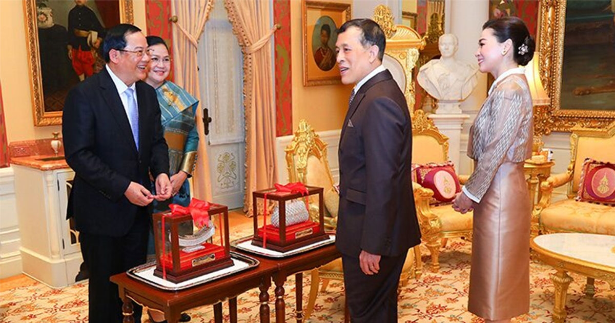 ในหลวง พระราชินี พระราชทานพระบรมราชวโรกาส ให้นายกฯ ลาว พร้อมภริยา เฝ้าฯ