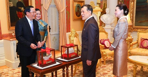 ในหลวง พระราชินี พระราชทานพระบรมราชวโรกาส ให้นายกฯ ลาว พร้อมภริยา เฝ้าฯ